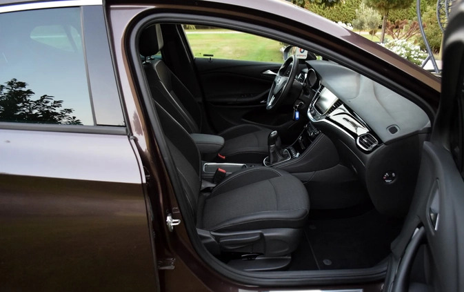 Opel Astra cena 46900 przebieg: 184300, rok produkcji 2016 z Góra małe 172